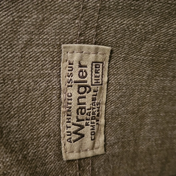 From Wendy's closet men's Wrangler jeans. W36×L30 color is like stone - Picture 5 of 12